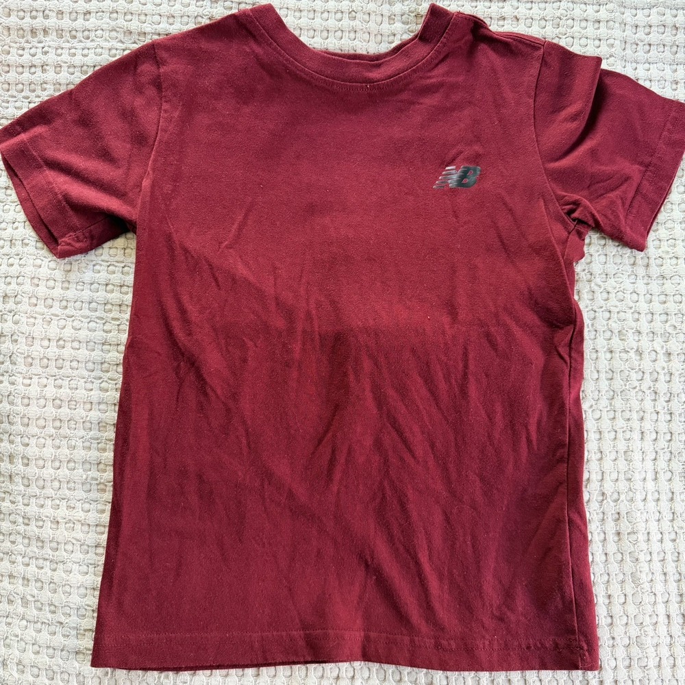 New Balance Boys burgundy Short Sleeve Logo T-Shirt Crew Neck Sporty 10